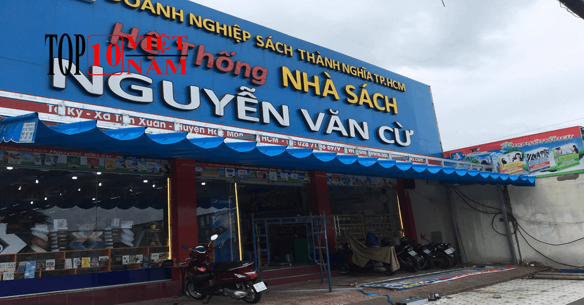 Nhà Sách Nguyễn Văn Cừ-đồ trang trí giáng sinh tphcm