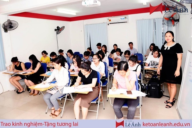 Lớp học kế toán tại trung tâm Lê Anh