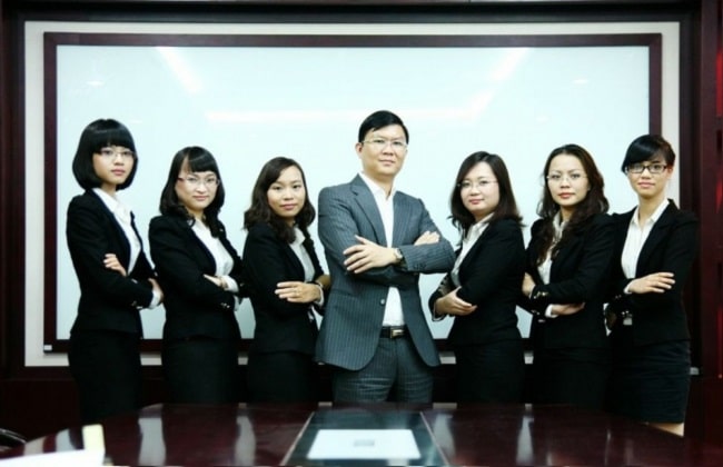 Công ty luật TNHH SMiC là Top 10 văn phòng / công ty luật uy tín nhất TP. Hồ Chí Minh